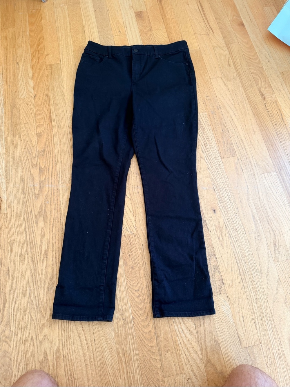 Ladies Sz. 10R "Chico's" Classic Black So Slimming Girlfriend Straight-Leg Pants